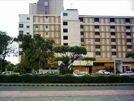 Hotel Tonchalá El hotel mas tradicional de la ciudad y uno de los mas importantes. Avenida Cero con Calle 10.