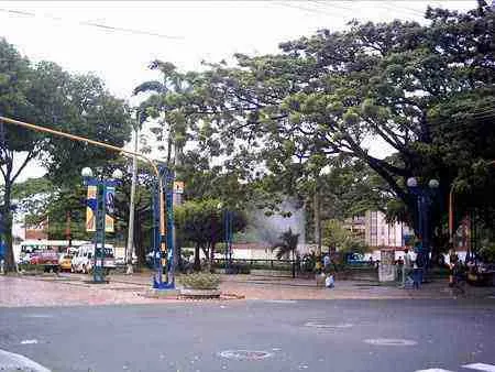 Parque La Fuente Luminosa. Avenida Cero con calle 9a.