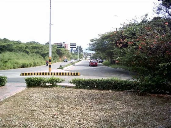 Autopista, al fondo el barrio Bellavista.