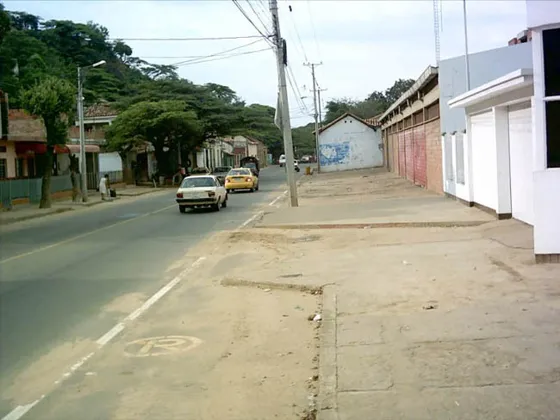 Barrio San Rafael, ruta del antiguo Ferrocarril de Cúcuta. Avenida 1a.