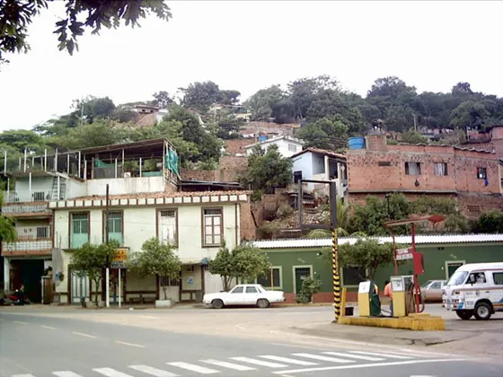 Una de las mas antiguas Estaciones de Gasolina de Cúcuta. Barrio San Rafael.