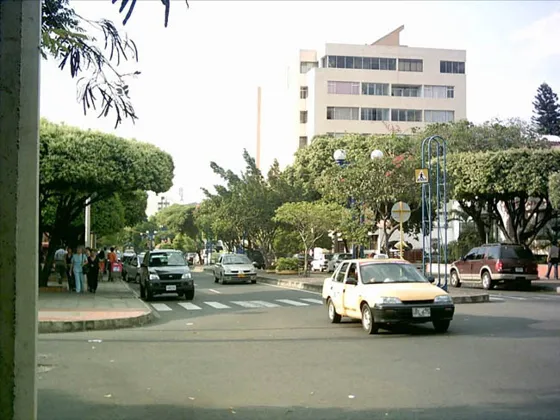 Cruce avenida Cero con calle 16.