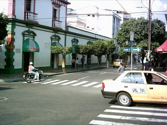 Calle 13 con avenida 6a. A la izquierda parte del centro Comercial Europa.