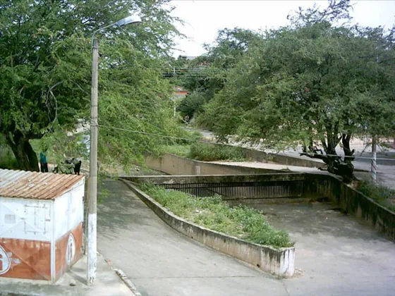 Parte del Canal Bogotá. Canal de aguas lluvias en la avenida 5a con calle 19.