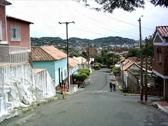 Barrio El Páramo. Avenida 7a vista desde la calle 17.