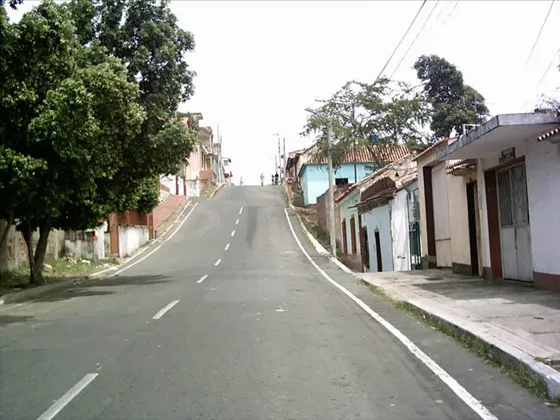 Calle 16 entre avenidas 6a y 7a.