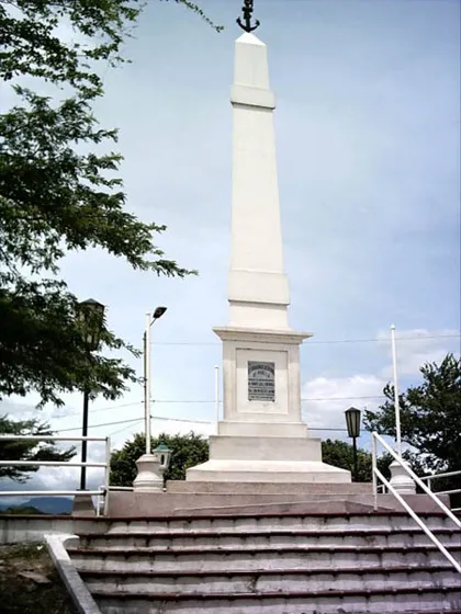 Columna Padilla. Uno de los sitios preferidos para elevar cometas. Barrio La Circunvalación.