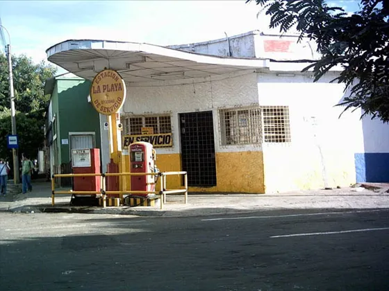 Estación de gasolina Avenida 2a con calle 16.