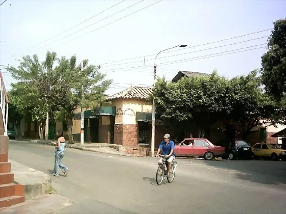 Barrio La Cabrera. Al fondo la panadería Aire Libre. La panadería mas antigua de Cúcuta. Calle 18 con avenida 4a.