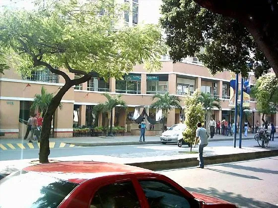Centro Comercial Gran Bulevar. Avenida Cero con calle 11.