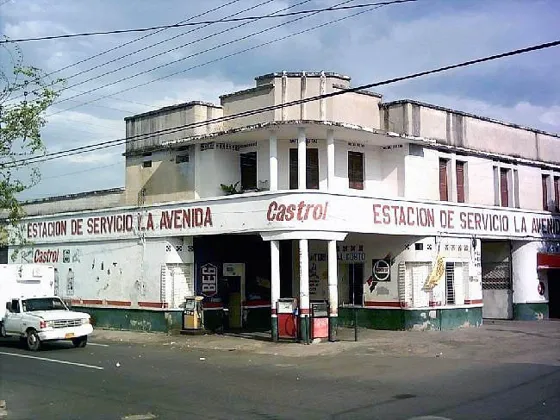Estación de gasolina. Una de las mas antiguas estaciones de combustible de Cúcuta. Avenida 5a con calle 16.