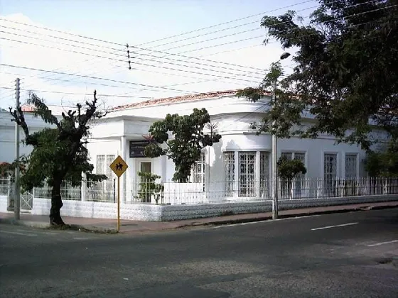 Fundación Universitaria Santander. Antigua sede del Consulado de Venezuela. Avenida 5a con calle 15.