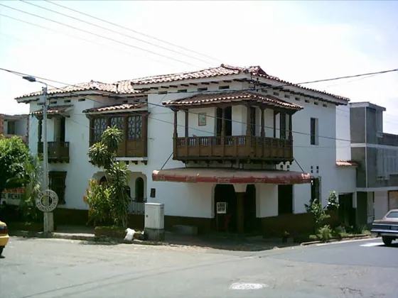 Casa famosa por sus historias de espanto. Calle 17 con avenida 5a.