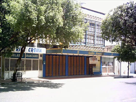 Antigua sede del conocido Teatro Avenida. Hoy sus instalaciones están apara la venta. Avenida 5a entre calles 14 y 15.