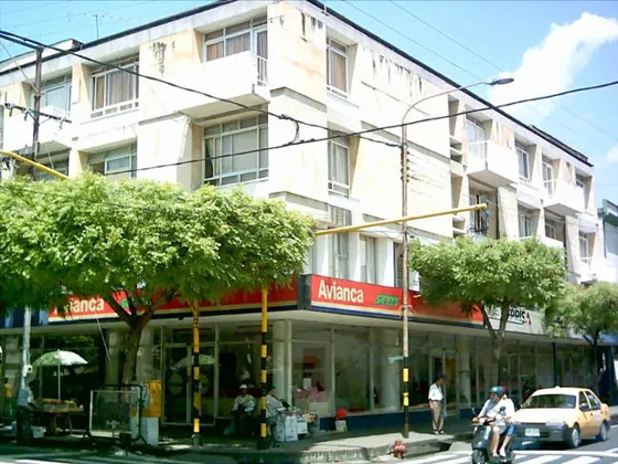 Oficinas de la empresa Avianca. Avenida 5a con calle 13.