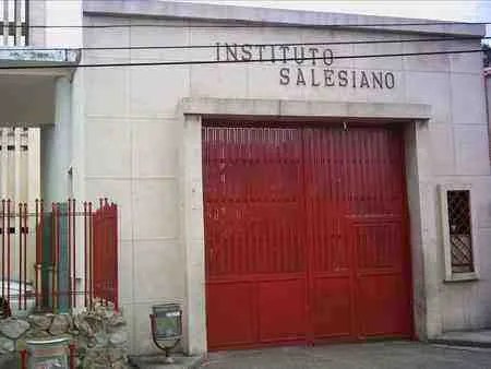 Instituto Salesiano. Excelente Instituto de bachillerato técnico. Barrio Popular.