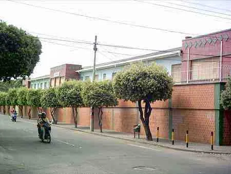 Colegio Santa Teresa. Avenida 2 entre calles 17 y 18.