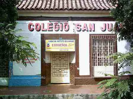 Colegio San Juan de la Cruz. Avenida 4a entre calles 14 y 15.