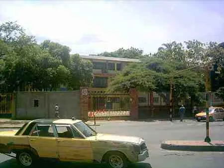 Colegio La Salle. Uno de los mejores colegios de Cúcuta. Calle 8a con Diagonal Santander, frente a La Fuente Luminosa.
