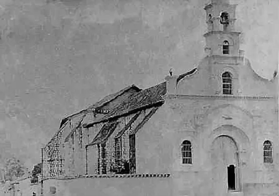Iglesia San Juan de Dios.1874 en la plazuela del mismo nombre. Quedaba contigua al hospital de caridad, pero en la esquina norte de la cuadra, se reconstruyó totalmente después del terremoto en la calle 13 con avenida 2 y hoy se llama Capilla del Carmen. Fuente: Cámara de Comercio de Cúcuta