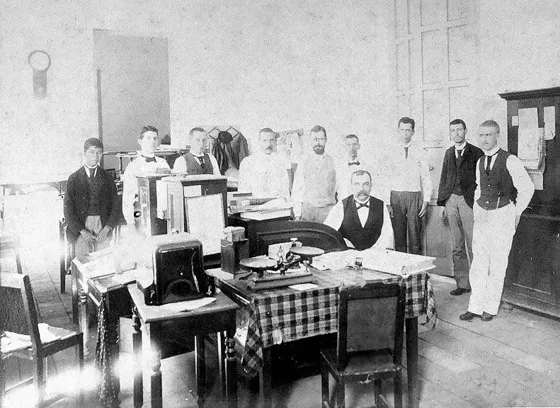 Casa Comercial del alemán W. Steinworth. Una de las empresas comerciales mas importantes de la ciudad a finales del siglo XIX. Los alemanes aportaron una tradición de eficiencia y honradez en los negocios que durante mucho tiempo fueron pauta comercial de Cúcuta. 1894. Fuente: Cámara de Comercio de Cúcuta.