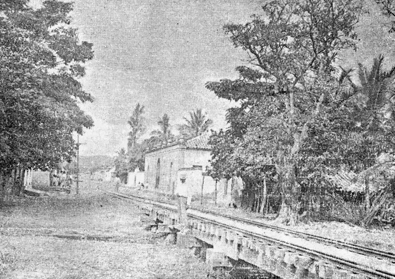 Barrio de Curazao al extremo oriente de la ciudad por el sector donde actualmente queda el hotel Tonchalá. Se observa la calle Nariño, hoy calle 10. Año 1898. Fuente: Cámara de Comercio de Cúcuta.
