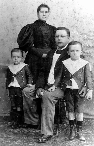 Familia Cucuteña. Finales del Siglo XIX. Fuente: Cámara de Comercio de Cúcuta.