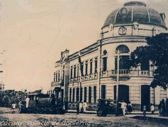 Palacio de la Gobernación Norte de Santander Esquina de la Avenida 5ª con calle 14 Foto donada por el Doctor: Virgilio Durán Martínez