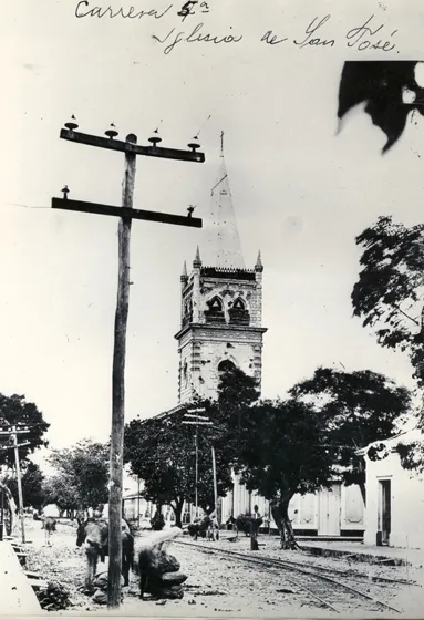 Catedral San José en ese momento contaba con una sola torre a finales de 1800. Foto donada por el Doctor: Virgilio Durán Martínez