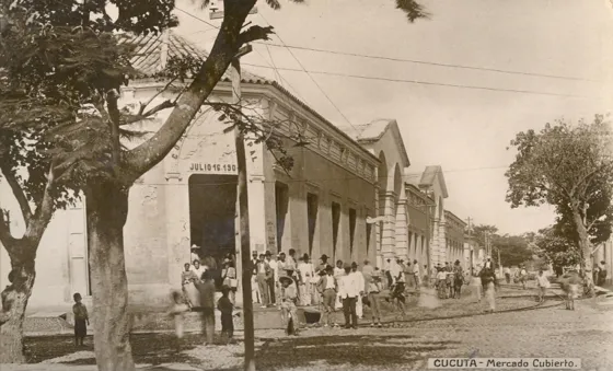 Esquina Sureste del Mercado Cubierto. Avenida 6ª con Calle 12 Foto donada por el doctor Virgilio Durán Martínez