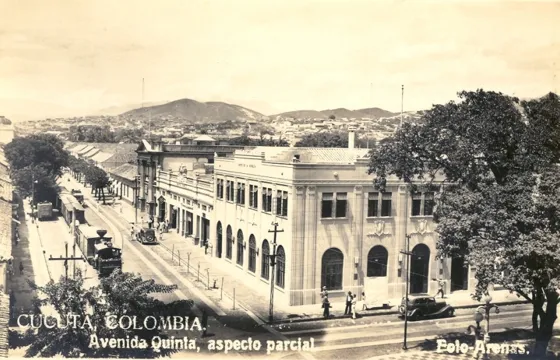 Avenida 5ª con calle 11. Foto donada por el doctor Virgilio Durán Martínez.