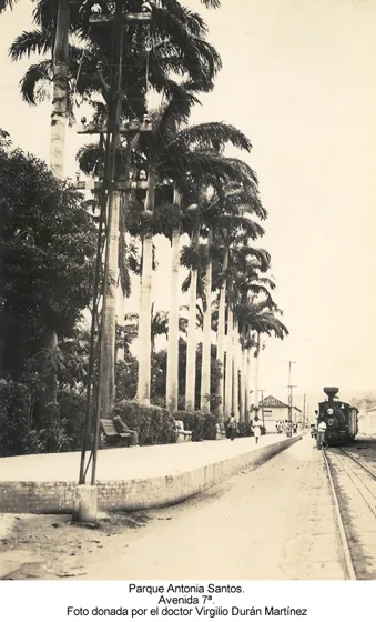 Parque Antonia Santos. Avenida 7ª. Foto donada por el doctor Virgilio Durán Martínez.