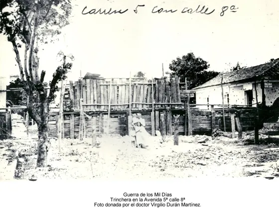 Guerra de los Mil Días. Trinchera en la avenida 5ª con calle 8ª. Foto donada por el doctor Virgilio Durán Martínez.