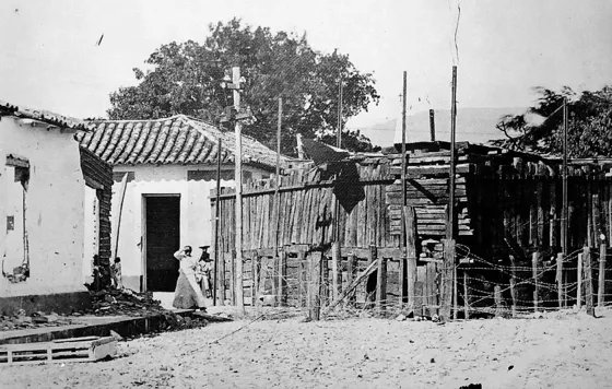 Sitio de Cúcuta. Trinchera en la calle 11 Avenida 8a. 1900. Durante este enfrentamiento se construyeron 17 trincheras que ocupaban todo el ancho de las calles.