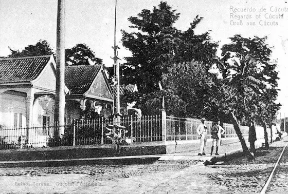 Quinta Teresa. Avenida 4a entre calles 15 y 16.1916. Una de las casas mas elegantes de la ciudad construida en 1893. Residencia de los esposos Cristian Andresen Moller y Doña Teresa Briceño de Andresen, quienes fueron benefactores de Cúcuta. Doña Teresa fundó en 1904 el Asilo Andresen en homenaje de su difunto esposo. Este Asilo aún funciona en la ciudad.