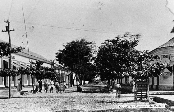Carrera de Beder. Av. 6a. Calle 10. 1910. Una de las mas importantes esquinas comerciales de la ciudad en la década del 30.