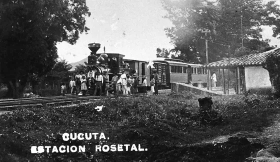Estación Rosetal del Ferrocarril. 1910. En su vía hacia la frontera en Villa de Rosario. Esta estación quedaba en lo que hoy es el Centro Cultural Municipal frente a la Estación de Bomberos Voluntarios.
