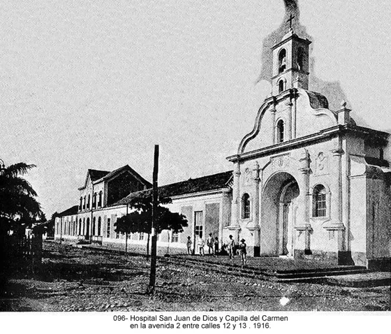 Hospital San Juan de Dios y Capilla del Carmen en la avenida 2 entre calles 12 y 13. 1916.