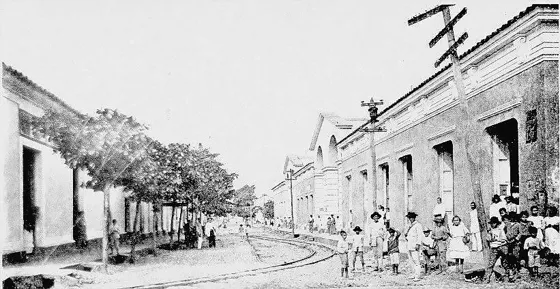 Mercado Cubierto. Calle 11 Av. 7a. 1916. Fue destruido totalmente en el terremoto de 1875, posteriormente en 1891 se reconstruyó en el mismo sitio donde ocupaba la totalidad de la cuadra. En el año de 1949, fue totalmente destruido por un incendio y en su lugar se construyó el edificio, en el cual funcionan Las Empresas Públicas del Municipio de Cúcuta y varios locales comerciales.