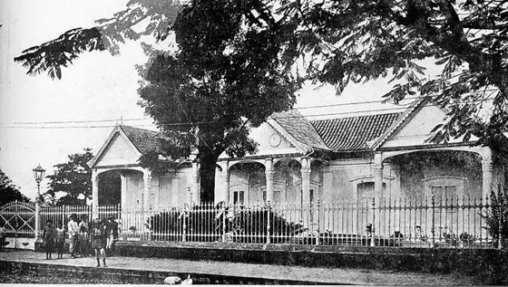 Quinta Teresa. Avenida 4a entre calles 15 y 16.1916. Una de las casas mas elegantes de la ciudad construida en 1893. Residencia de los esposos Cristian Andresen Moller y Doña Teresa Briceño de Andresen, quienes fueron benefactores de Cúcuta. Doña Teresa fundó en 1904 el Asilo Andresen en homenaje de su difunto esposo. Este Asilo aún funciona en la ciudad.