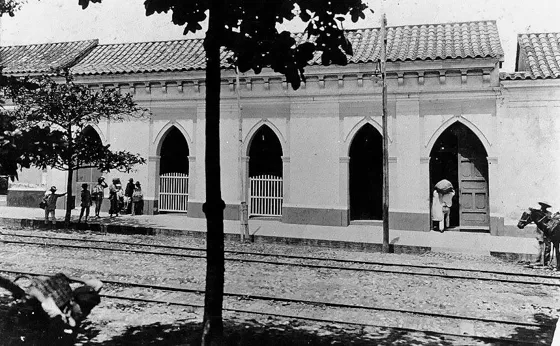 Casa Comercial de Manuel Guillermo Cabrera en la avenida 5 entre calles 12 y 13. 1916.