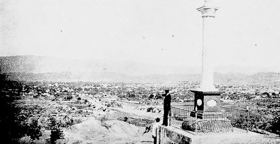 Panorámica desde el occidente de la ciudad en el barrio La Loma Bolívar. Se observa el monumento en conmemoración a la Batalla de Cúcuta librada por el Libertador Simón Bolivar en ese lugar el 28 de Febrero de 1813.