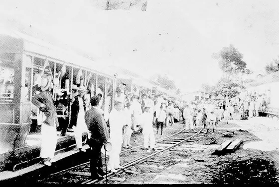 Tranvía Municipal. Día de la inauguración de su trayecto Plaza Santander - San Rafael el 29 de Octubre de 1919.