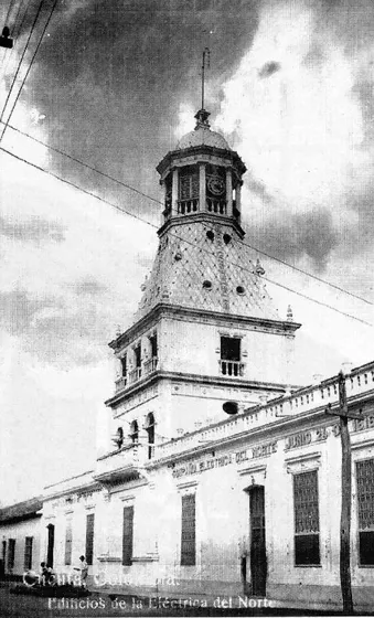 Compañía Eléctrica del Norte. Fundada 1914. Calle 13 entre avenidas 3 y 4. Hoy es la Casa de la Cultura conocida como Torre del Reloj.