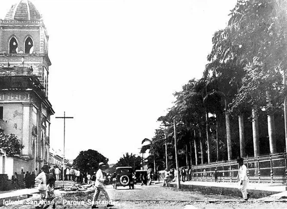 Iglesia San José y Parque Santander. Avenida 5 entre calles 10 y 11. Década de los 20.