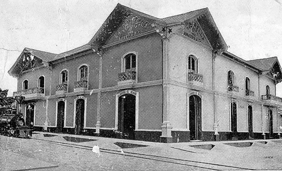 La Estrella. Av. 7a. Calle 12. 1923. Este fue el establecimiento comercial de Arocha & Cía., el cual fabricaba jabones, velas, fideos, hielo, muebles e importaba toda clase de mercancías.