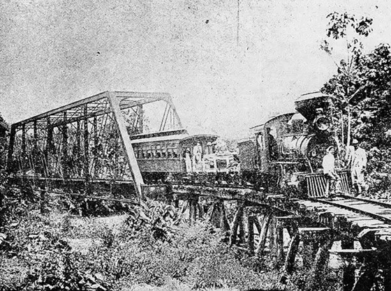 Puente del Ferrocarril sobre río Pamplonita conocido como Puente Araujo. Década de los.20. Esta fue la ruta del Ferrocarril de Cúcuta en su linea a la frontera con la estación de Villa del Rosario.