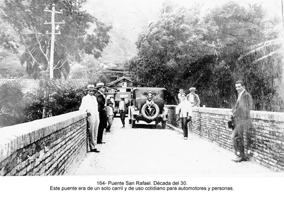 Puente San Rafael. Década del 30. Este puente era de un solo carril y de uso cotidiano para automotores y personas.