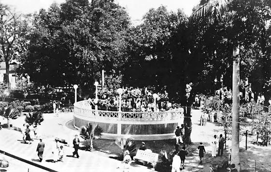 Glorieta Parque Santander. Demolida1965. Década del 30. Lugar de esparcimiento donde los Domingos y días feriados se organizaban retretas con bandas de la región, especialmente la Banda Departamental y La Municipal. Esta glorieta lastimosamente fue demolida en 1965.