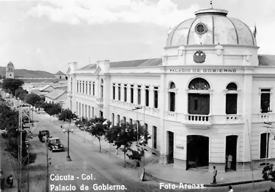 Palacio de Gobierno de Norte de Santander (La Cúpula Chata). Avenida 5a. Calle 14.
